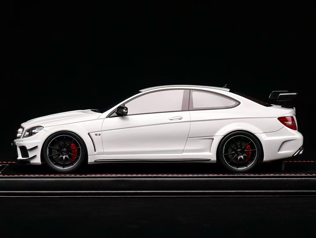 Mercedes-Benz AMG C63 Black Series (White) [Vehicle Art] 1/18 scale