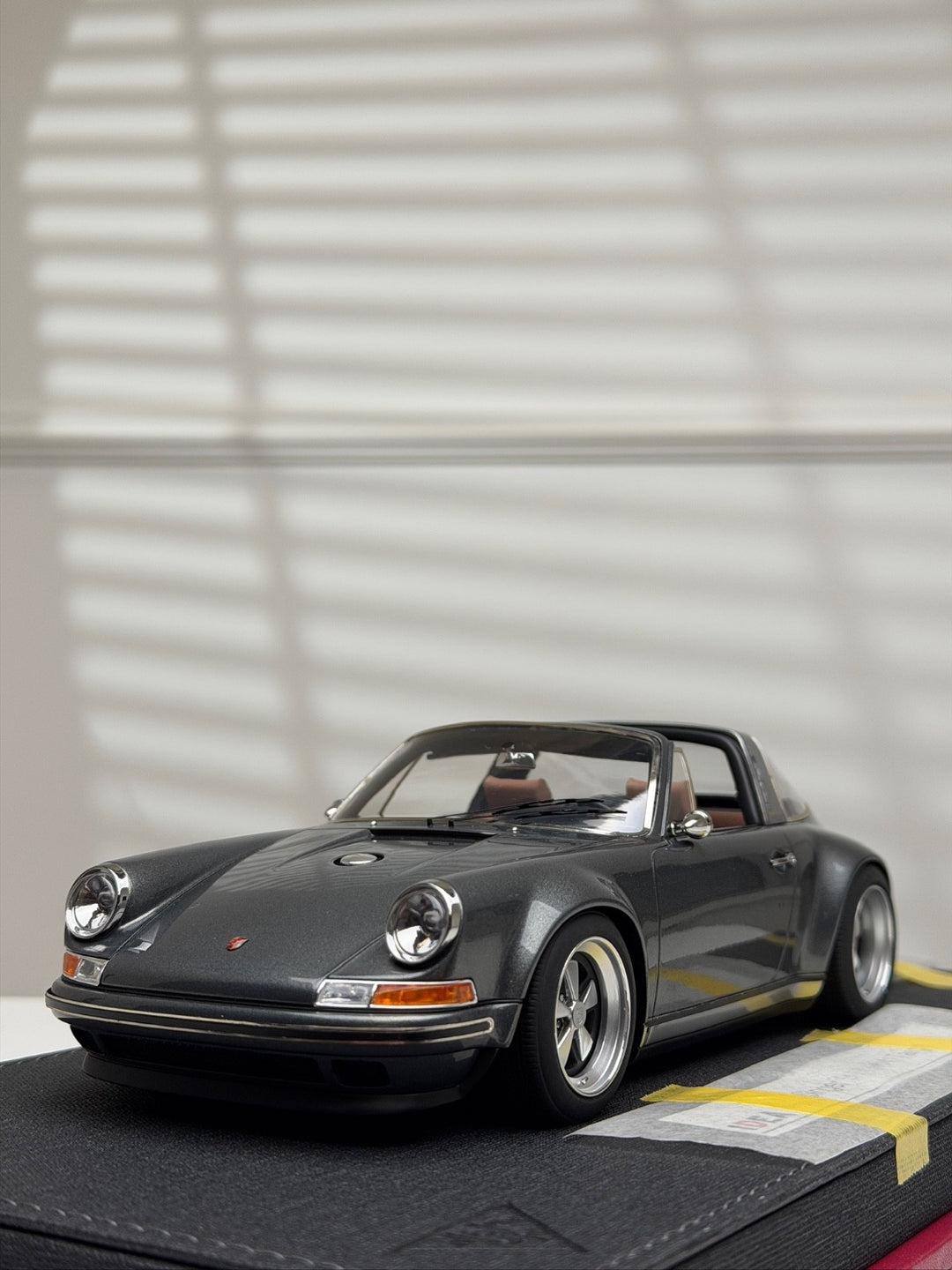 Porsche 911 Targa Singer (Dark Gray) [Make up IDEA] 1/18 scale