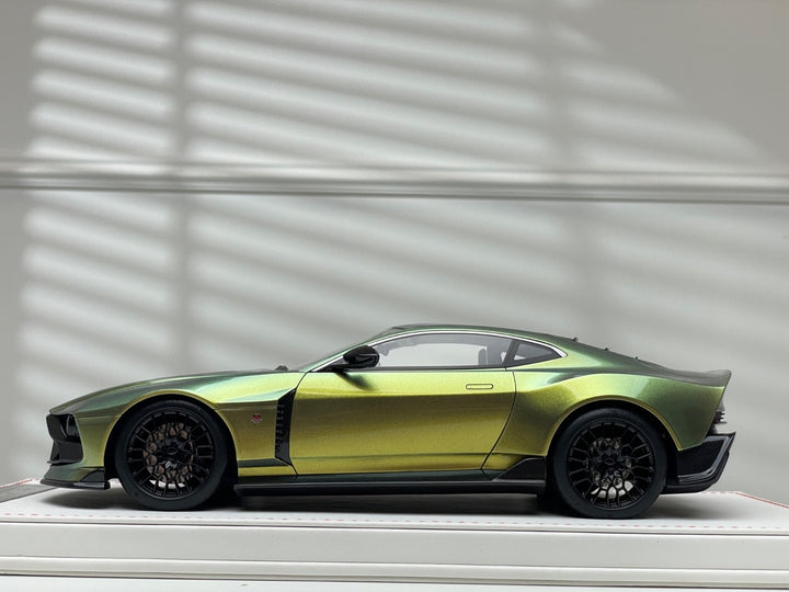 Aston Martin Valour (Verdant Jade) [Runner] 1/18 scale