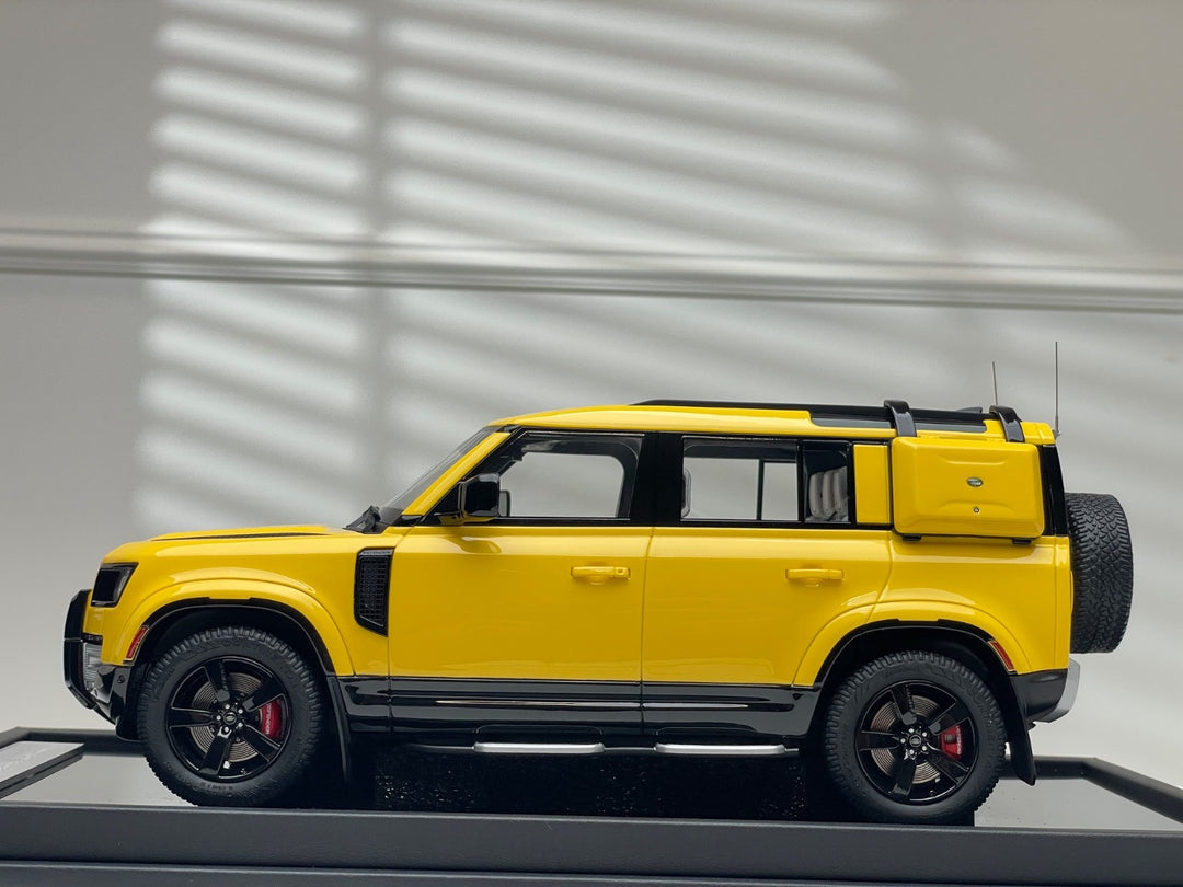 Land Rover Defender (Gloss Yellow) [OEM EXCLUSIVE] 1:18 scale
