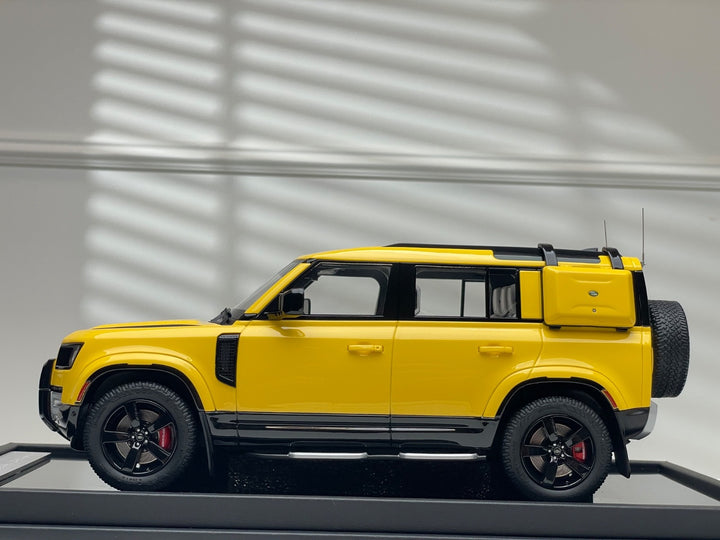 Land Rover Defender (Gloss Yellow) [OEM EXCLUSIVE] 1:18 scale