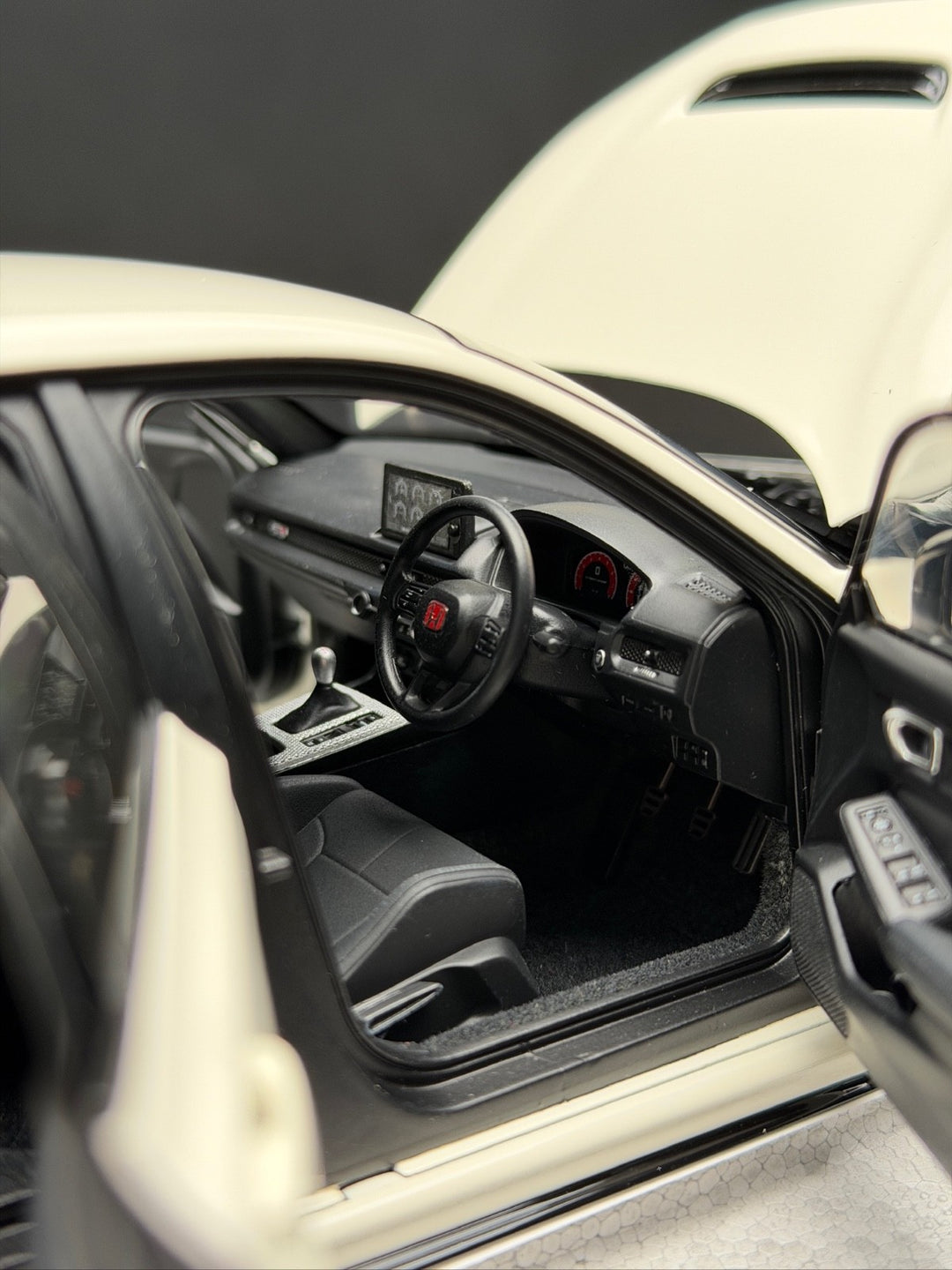 Honda Civic Type R HKS (White) [Motorhelix] 1/18 scale