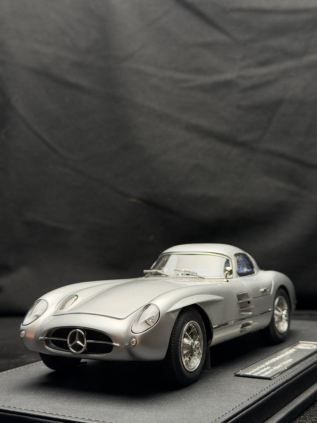 Mercedes-Benz 300 SLR Uhlenhaut (Silver/ Blue Interior) [V8 Model] 1:18 scale
