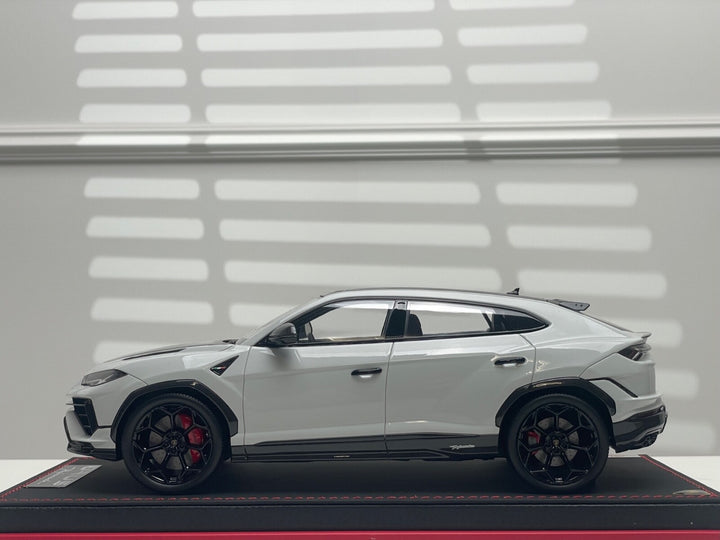 Lamborghini Urus Performante (Nardo Gray) [MR Collection] 1/18 scale