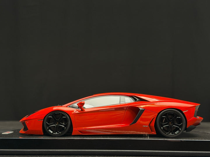 Lamborghini Aventador (Magma Orange) [MR Collection] 1/18 scale