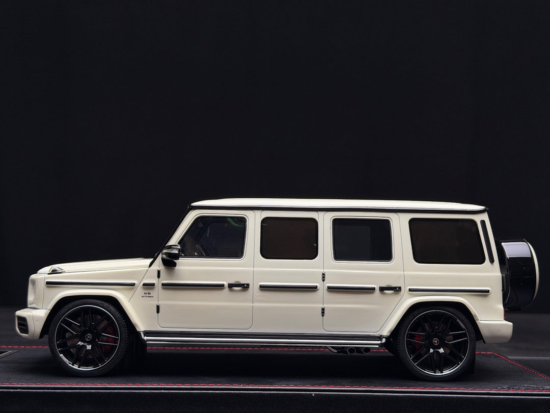 Mercedes-AMG G63 Limousine (Luminous) [VIP scale Models] 1/18 scale