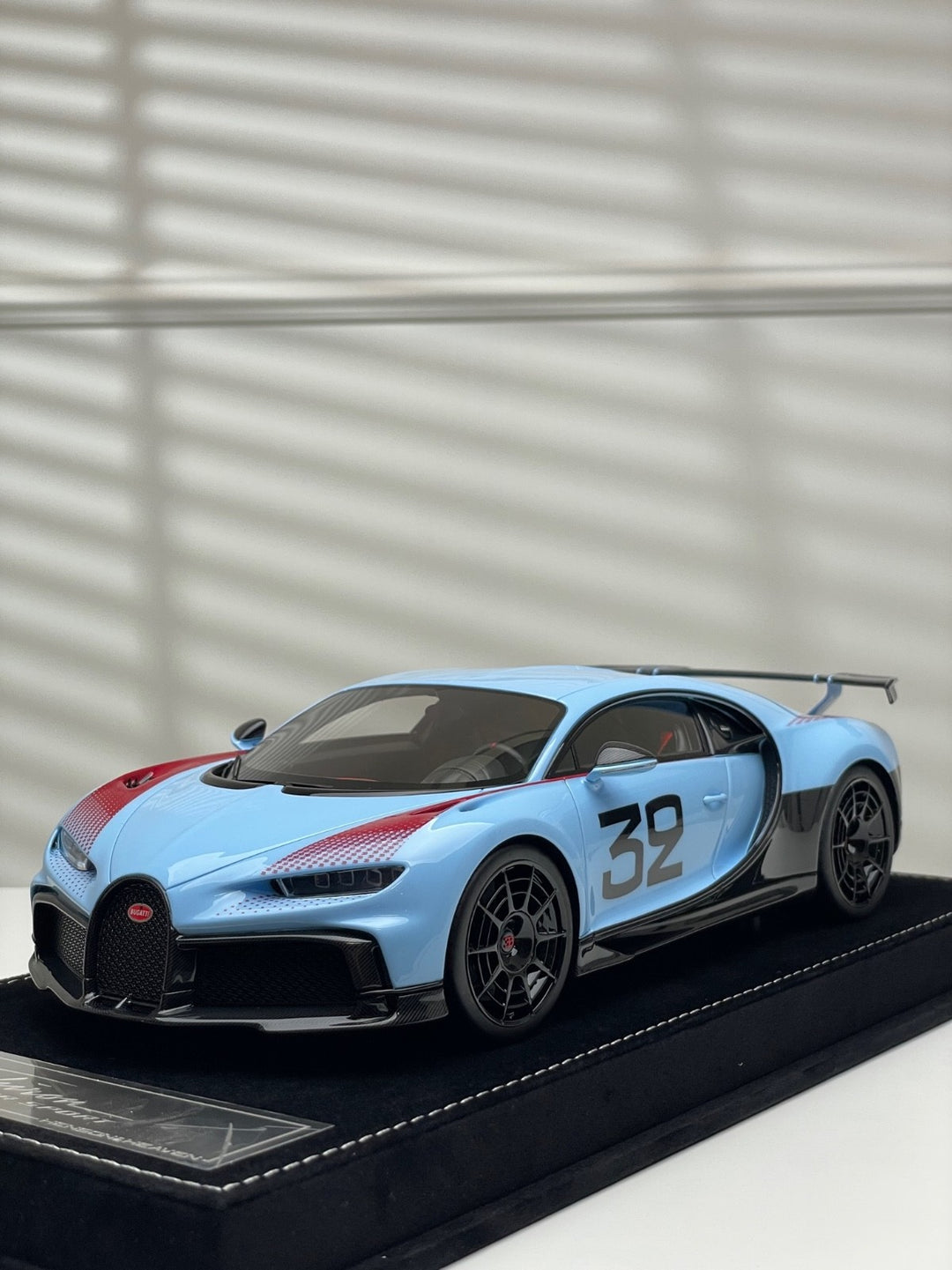 Bugatti Chiron Pur Sport (Light Blue no. 32 Decal) [Henson&Heaven] 1/18 scale