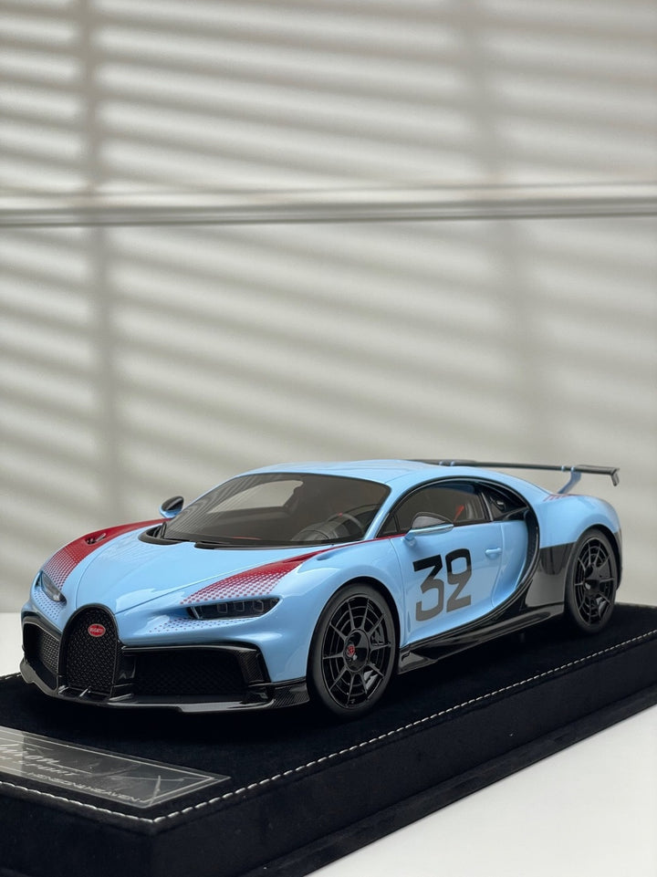 Bugatti Chiron Pur Sport (Light Blue no. 32 Decal) [Henson&Heaven] 1/18 scale