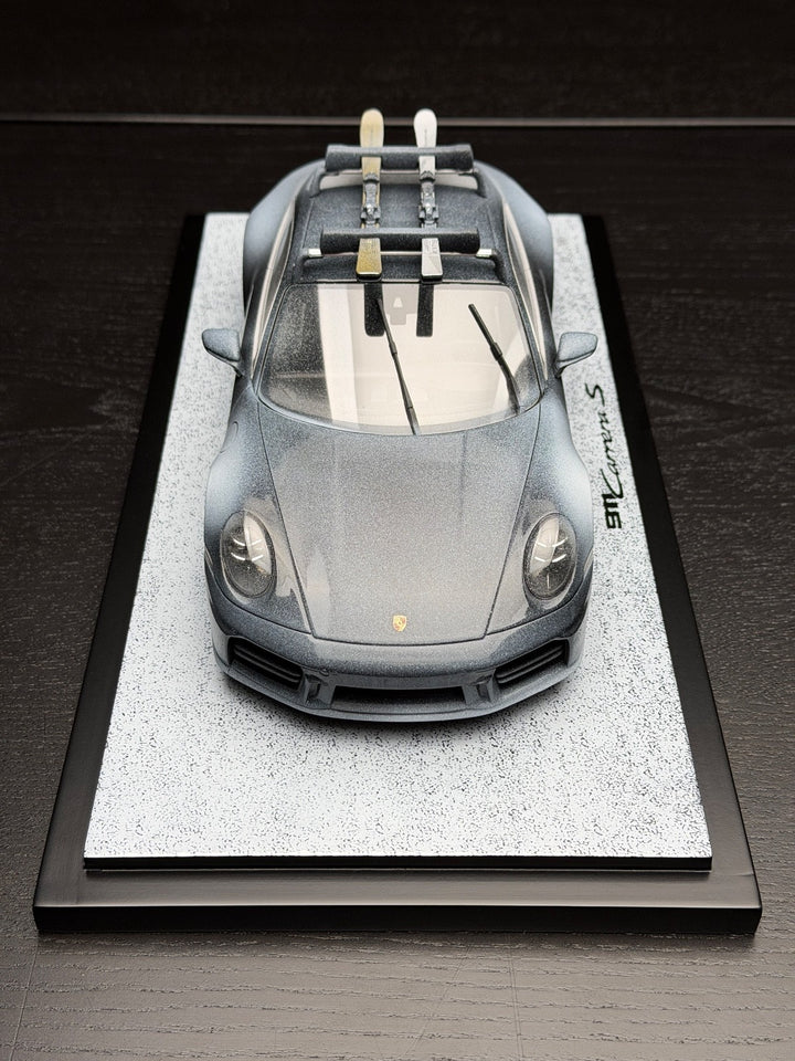 Porsche 911 Carrera S (Snow Version) [Spark] 1:18 scale