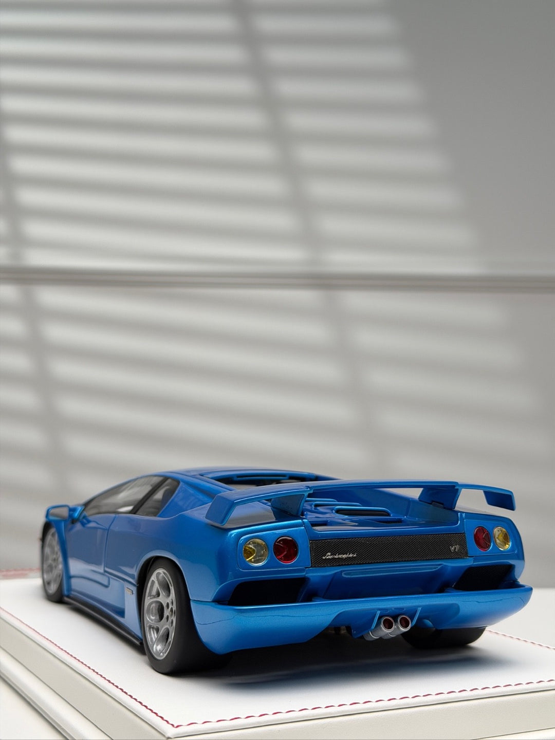 Lamborghini Diablo 6.0 VT (Blue) [APM Model] 1:18 scale