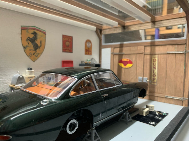 Classic Ferrari Garage Diorama with Lights [1:18 scale]
