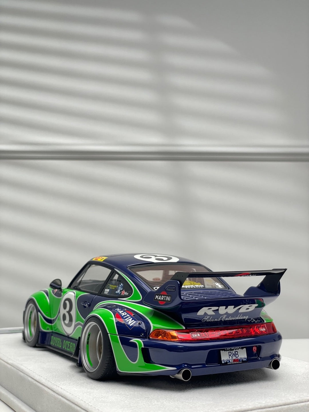 Porsche 911 993 RWB (Royal Ocean Green) [FuelMe Model] 1/18 scale