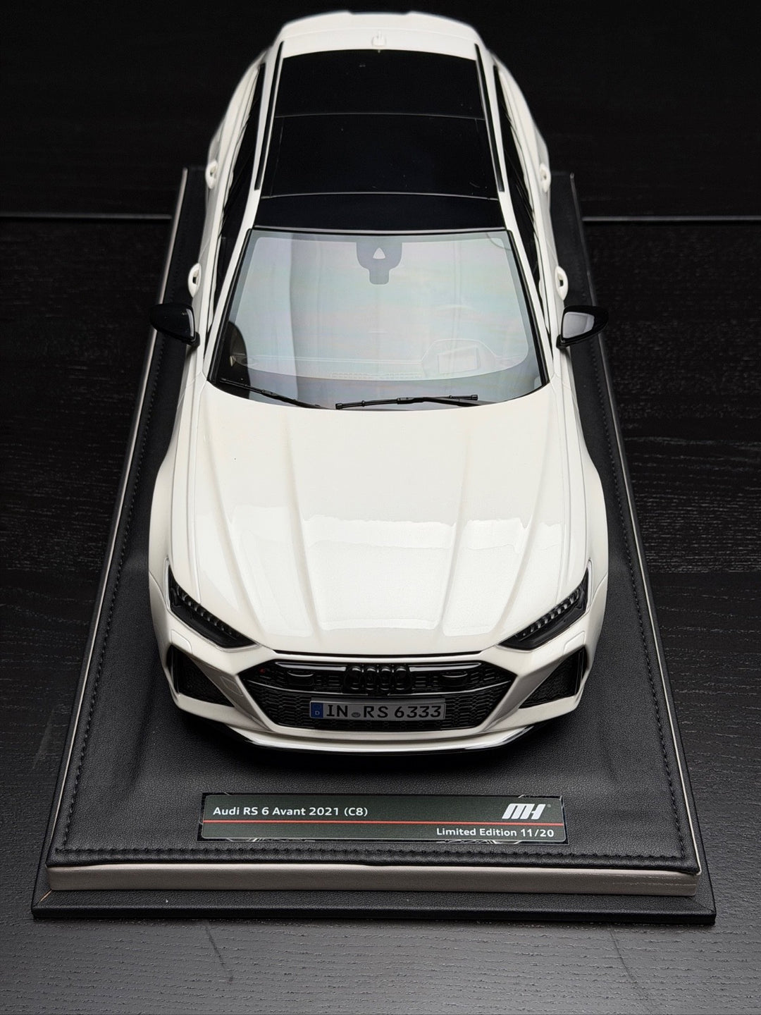 Audi RS6 (White) [Motorhelix] 1/12 scale