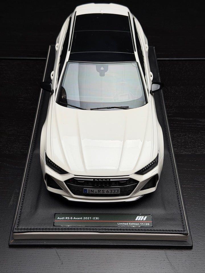 Audi RS6 (White) [Motorhelix] 1/12 scale