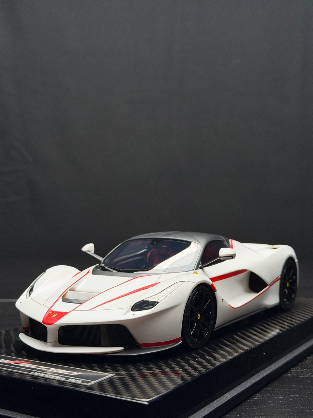 Ferrari LaFerrari (Matt White) [Gavin] 1:18 scale