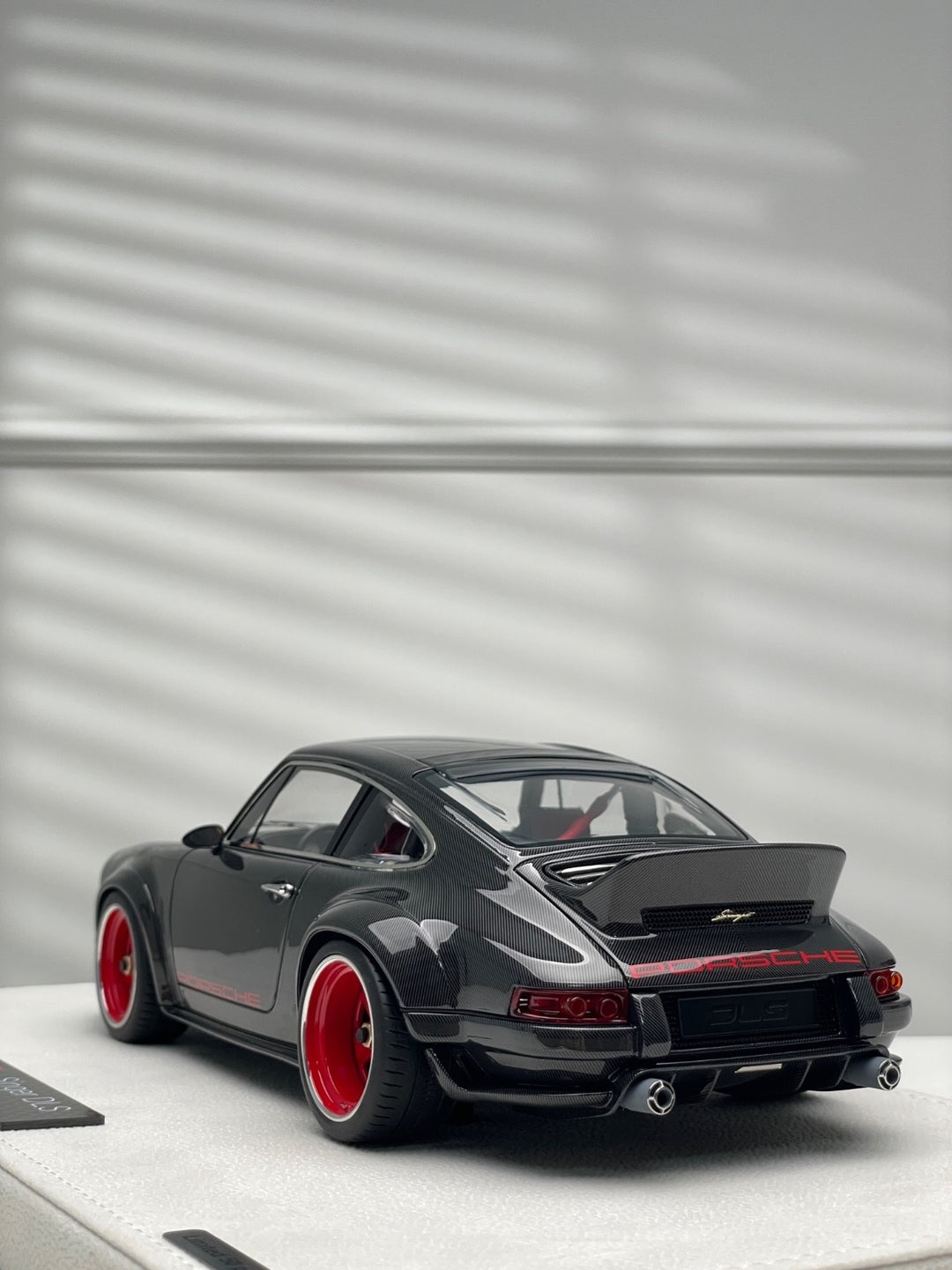 Porsche 911 Singer DLS (Gloss Carbon Fiber/ Red) [Make up Eidolon] 1/18 scale