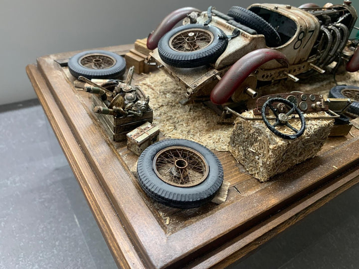 Classic Mercedes-Benz SSKL Barn Find Diorama [1:18 scale]