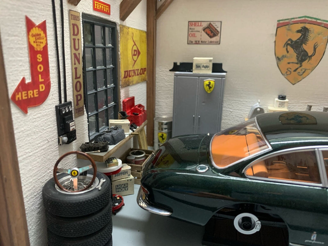 Classic Ferrari Garage Diorama with Lights [1:18 scale]