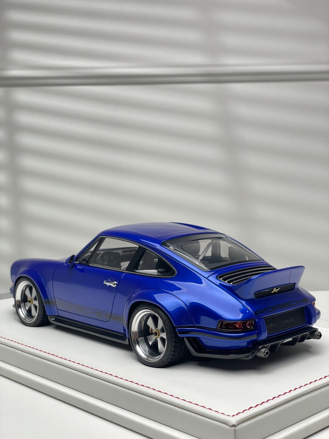 Porsche 911 Singer DLS (Pearl Blue/ Black Livery) [IVY Merit Model] 1/18 scale