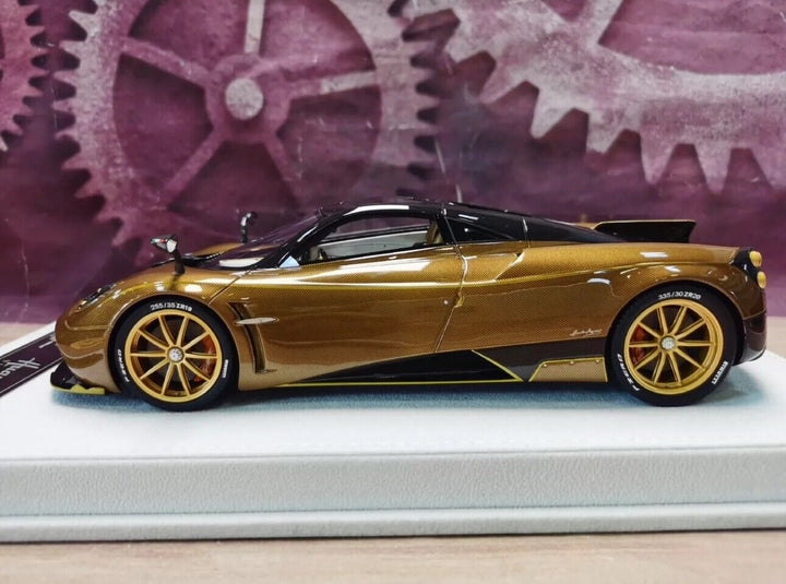 Pagani Huayra (Gold Carbon) [FuelMe] 1/18 scale