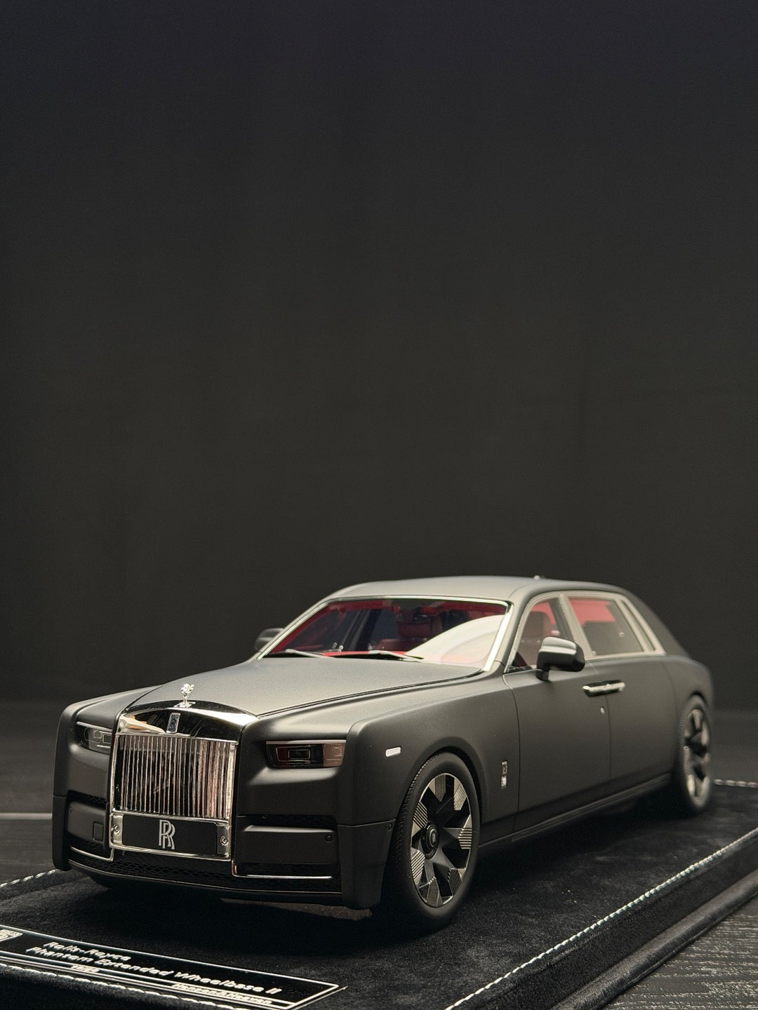 Rolls-Royce Phantom Series II Long Wheelbase (Matte Black) [H&H] 1/18 scale
