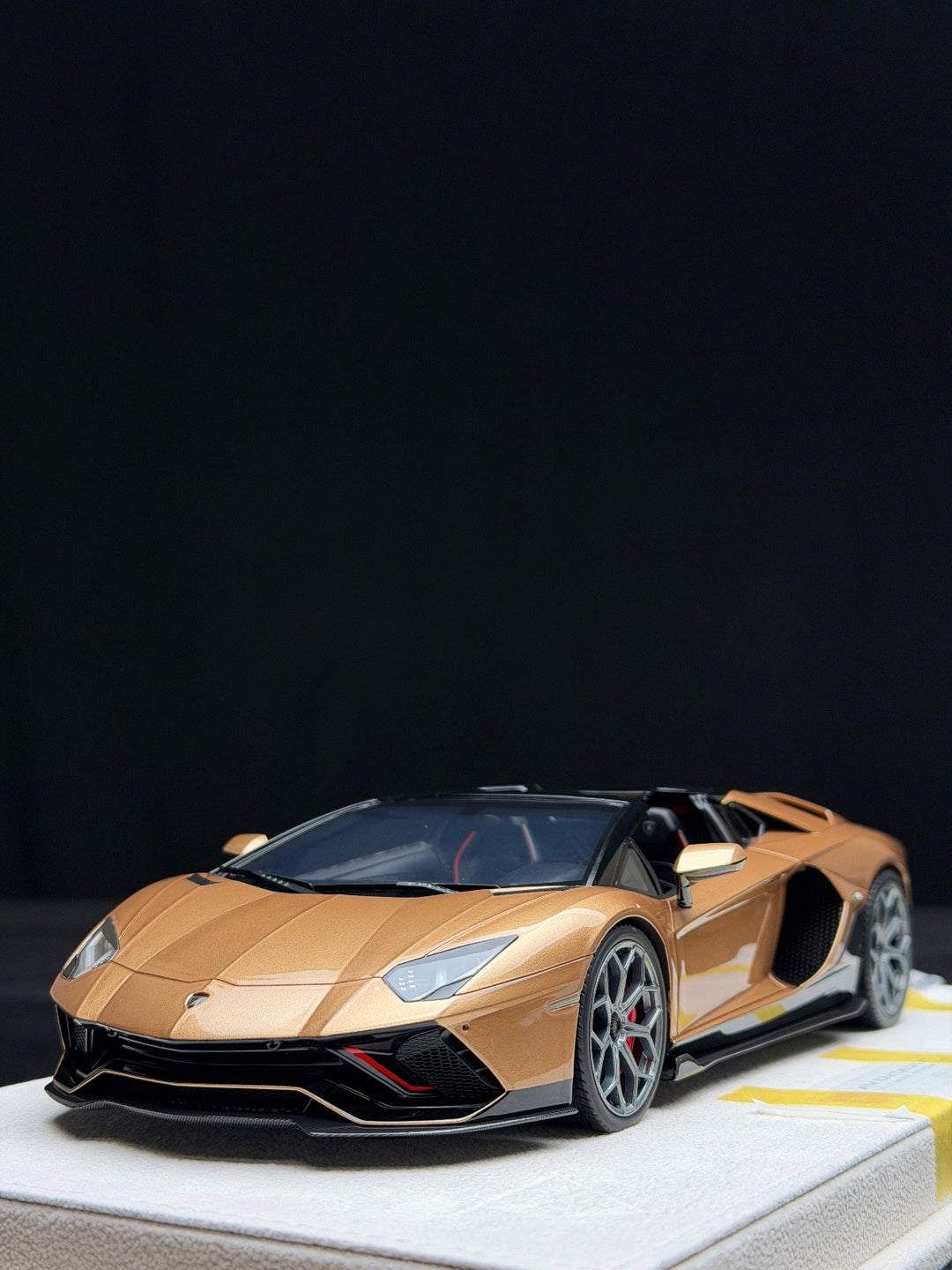 Lamborghini Aventador Ultimae Roadster (Bronze Gold) [MakeUp Eidolon] 1/18 scale