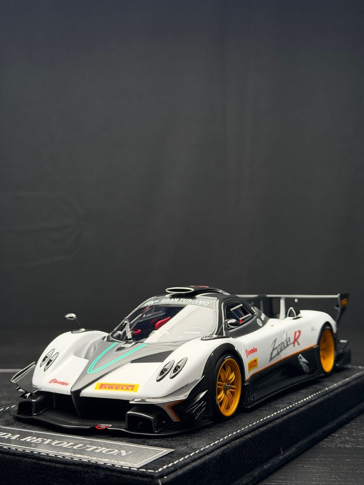 Pagani Zonda Revolution (White/ Carbon) [Henson&Heaven] 1/18 scale