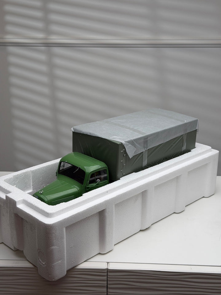 1950 Mercedes-Benz L3500 (Green/ Red) [Schuco] 1/18 scale