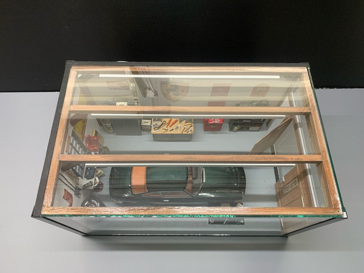 Classic Ferrari Garage Diorama with Lights [1:18 scale]