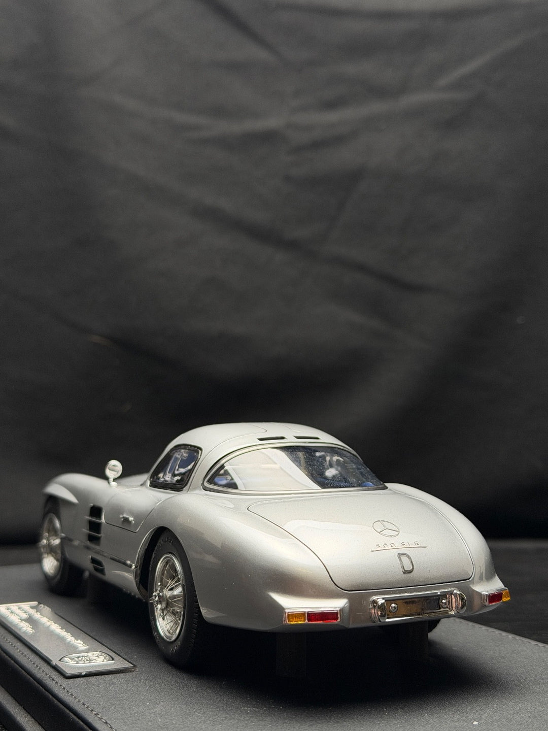 Mercedes-Benz 300 SLR Uhlenhaut (Silver/ Blue Interior) [V8 Model] 1:18 scale