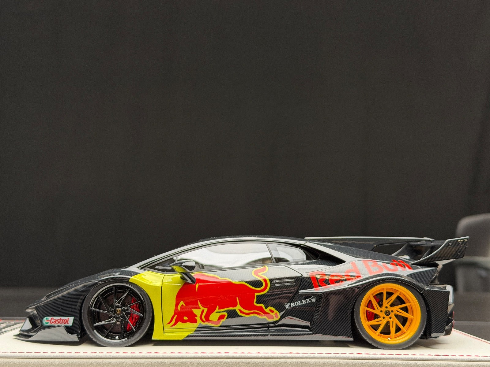 【値下】LBWK HURACAN Davis&Giovanni RedBull Lamborghini Huracan LBWK (Redbull) [Davis & Giovanni] 1:18 scale