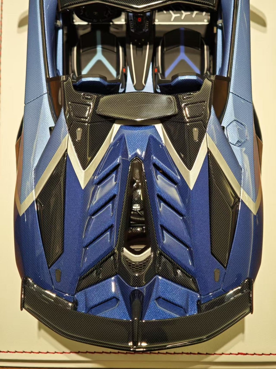Lamborghini Aventador SVJ Roadster (Blue Carbon) [Davis & Giovanni] 1:18 scale