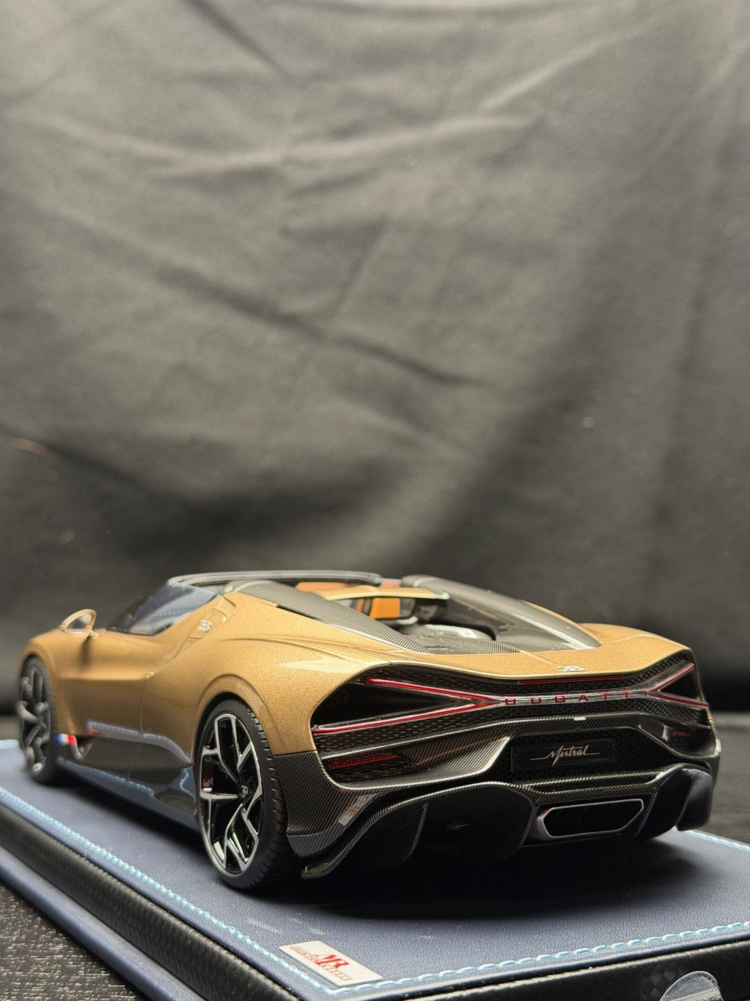 Bugatti Mistral (Dore) [MR Collection] 1/18 scale