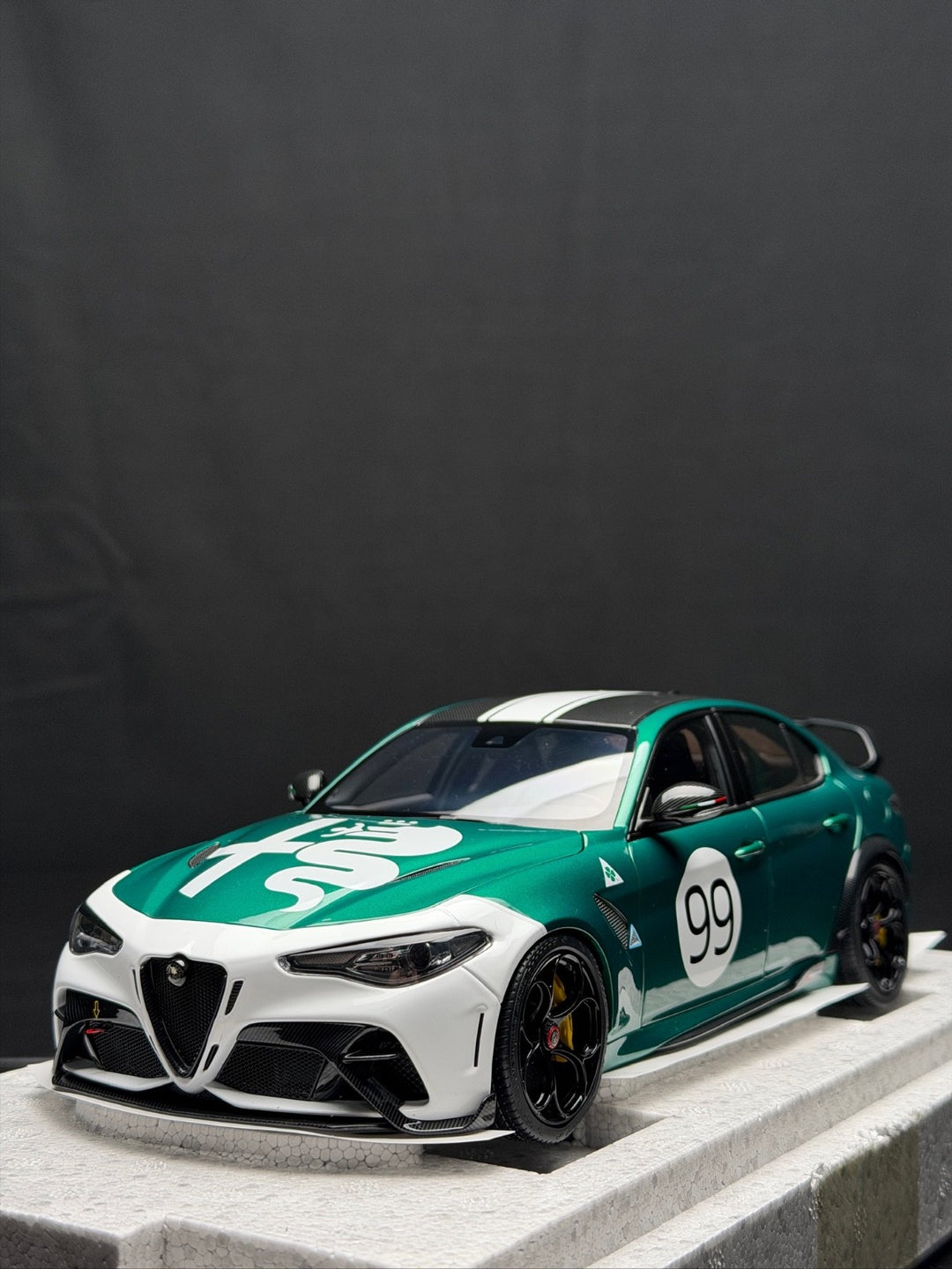 Alfa Romeo Giulia GTAm (Green/ White no. 99) [Motorhelix] 1/18 scale