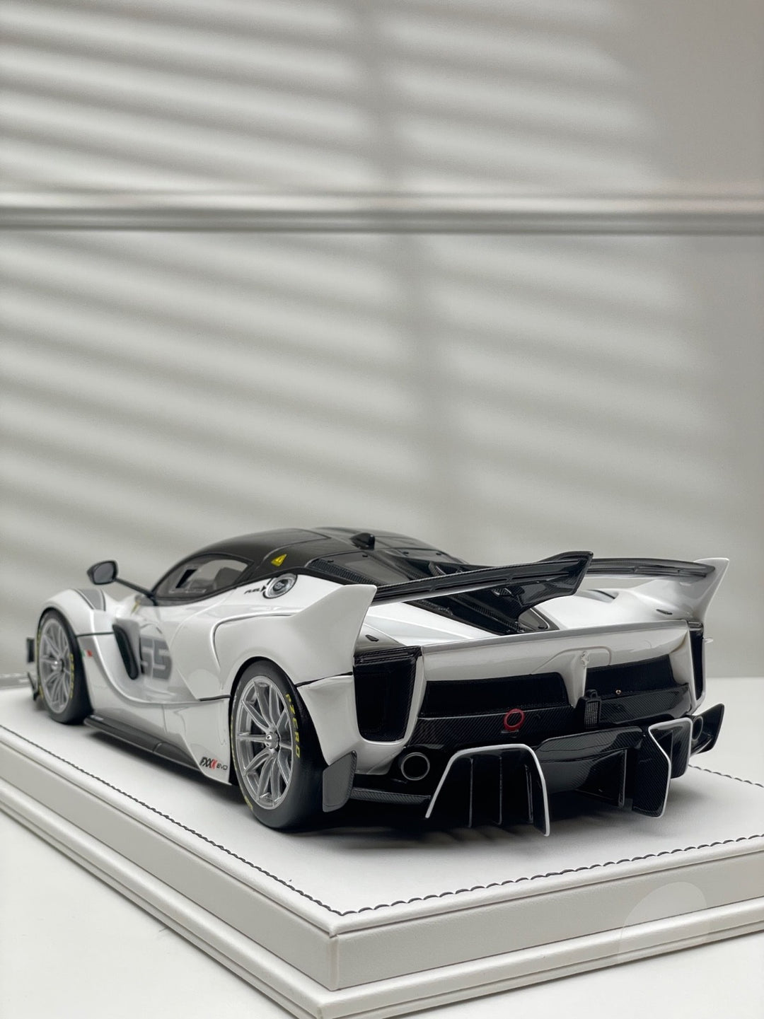 Ferrari FXXK EVO (Pearl White) [PRORAZE] 1/18 scale