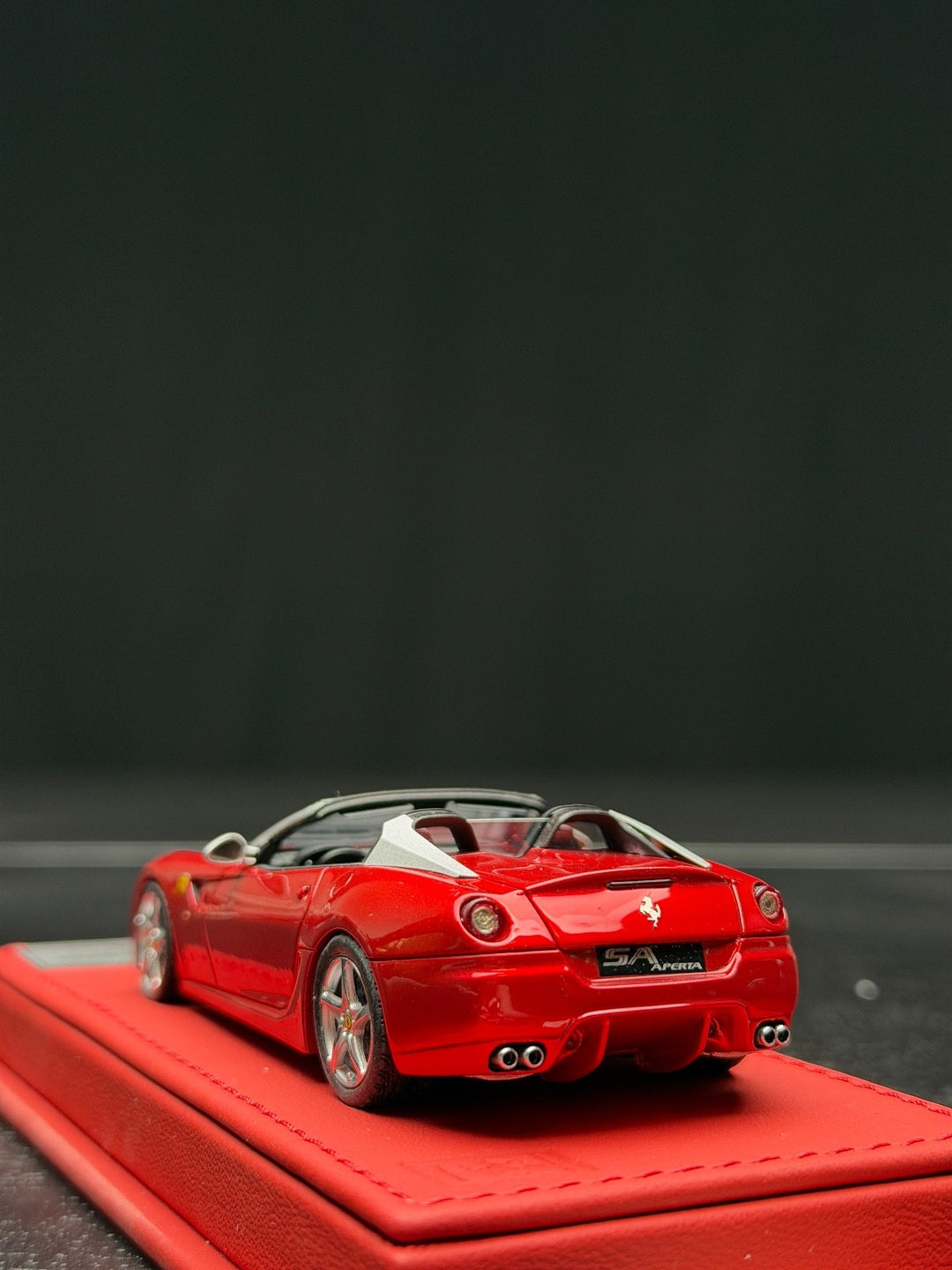 Ferrari SA Aperta (Paris Auto Show 2010) [BBR Deluxe] 1:43 scale