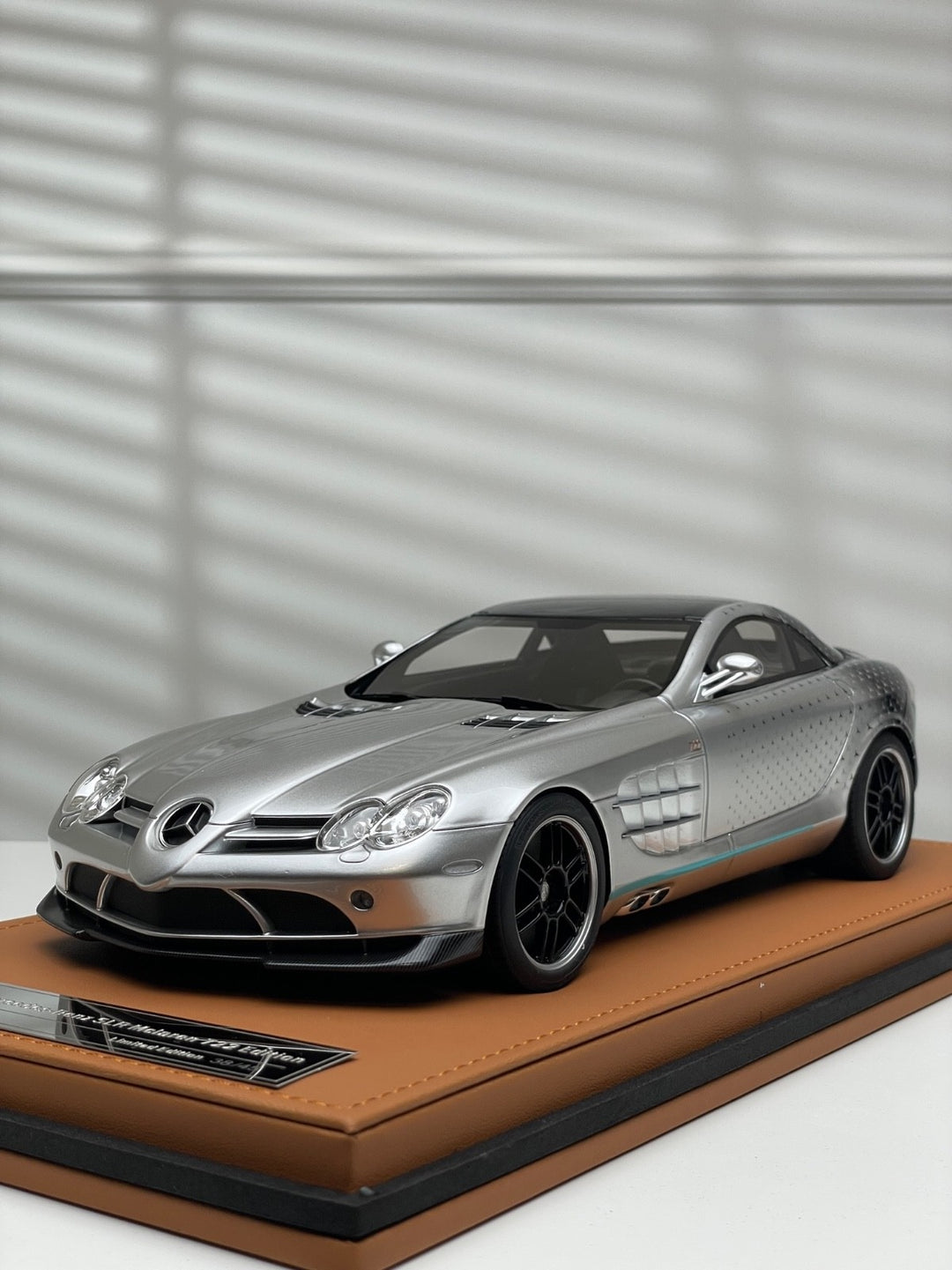 Mercedes-Benz SLR Mclaren 722 Edition(Silver/ Black)[Ivy Merit Model] 1/18 scale