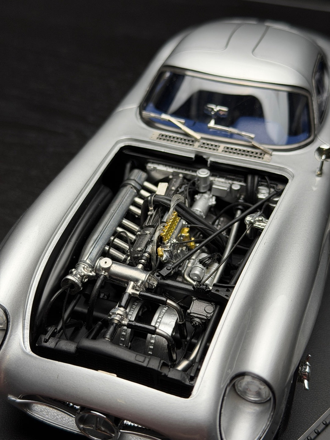 Mercedes-Benz 300 SLR Uhlenhaut (Silver/ Blue Interior) [V8 Model] 1:18 scale