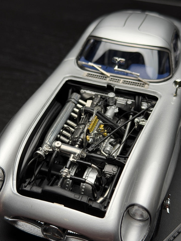 Mercedes-Benz 300 SLR Uhlenhaut (Silver/ Blue Interior) [V8 Model] 1:18 scale