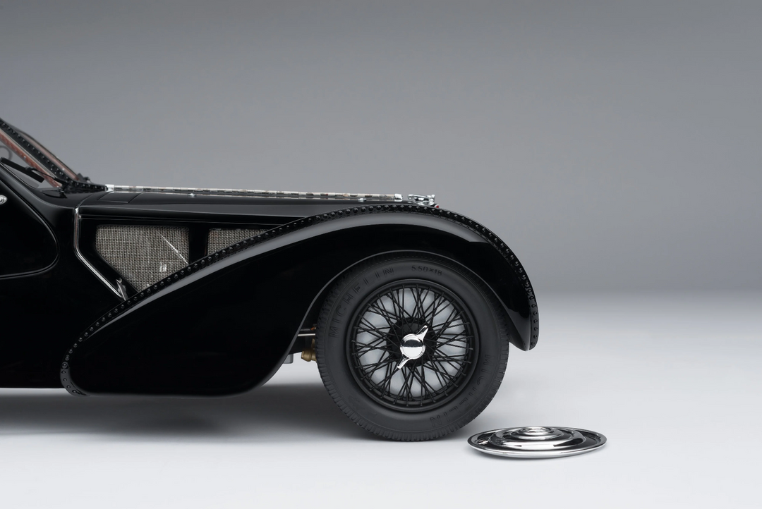 BUGATTI TYPE 57SC ATLANTIC ("LA VOITURE NOIRE") [Openable] By: Amalgam 1:8 scale