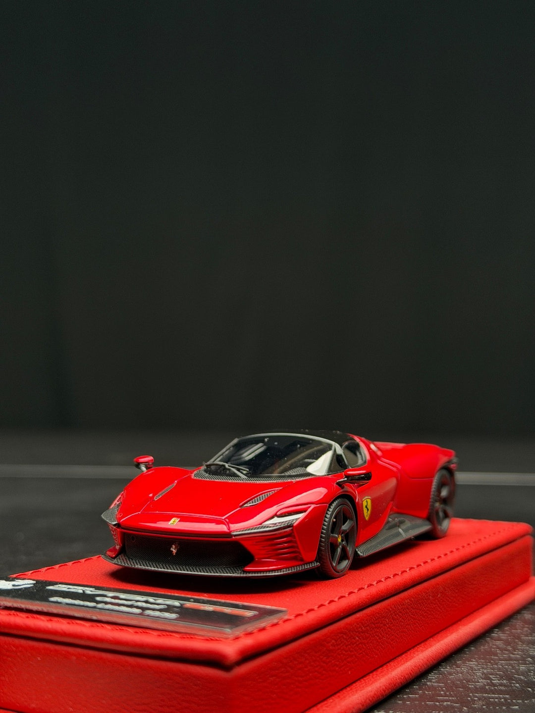 Ferrari Daytona SP3 Closed Roof (Rosso Corsa) [BBR Executive] 1:43 scale