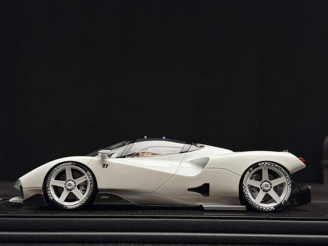 Nilu 27 (White) [FrontiArt] 1:18 scale