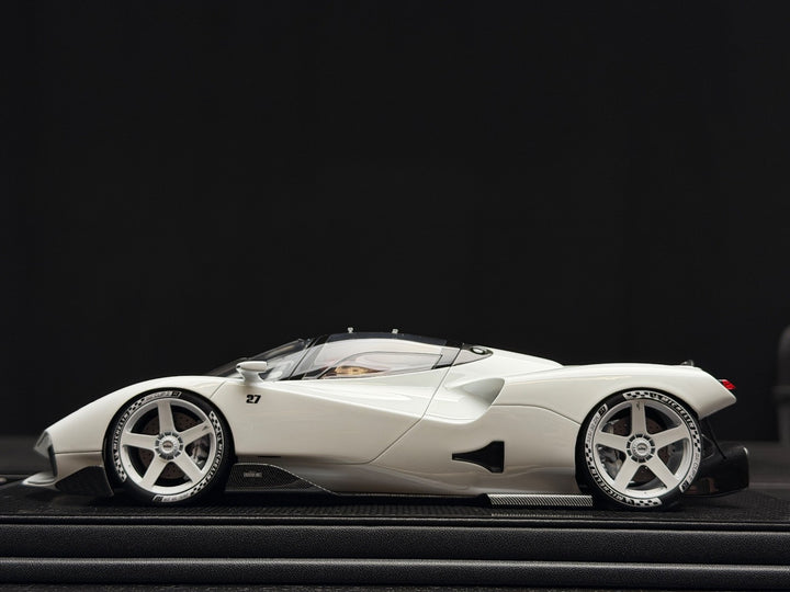 Nilu 27 (White) [FrontiArt] 1:18 scale