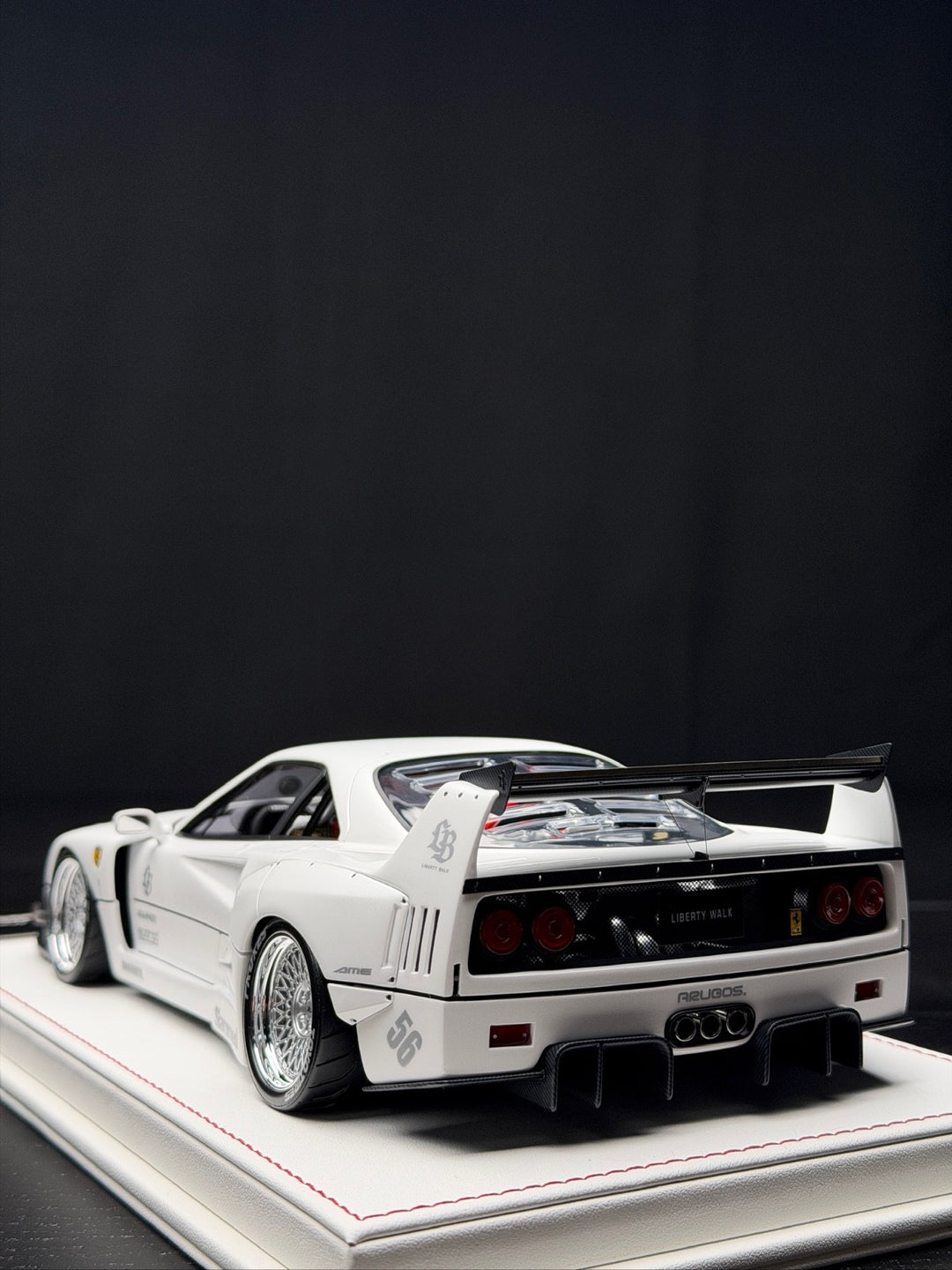 Ferrari F40 LBWK (White) [Davis & Giovanni] 1:18 scale
