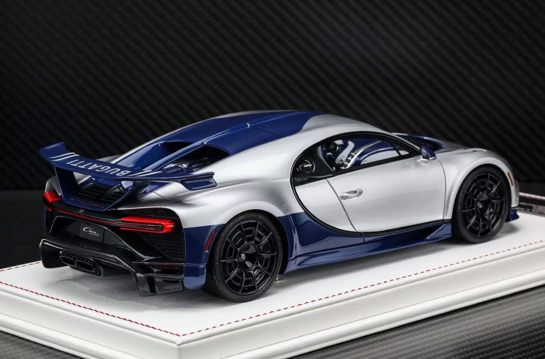 Bugatti Chiron Pur Sport (Silver/ Blue Carbon) [Davis & Giovanni] 1:18 scale